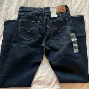 Dark wash Levi’s skinny jeans.